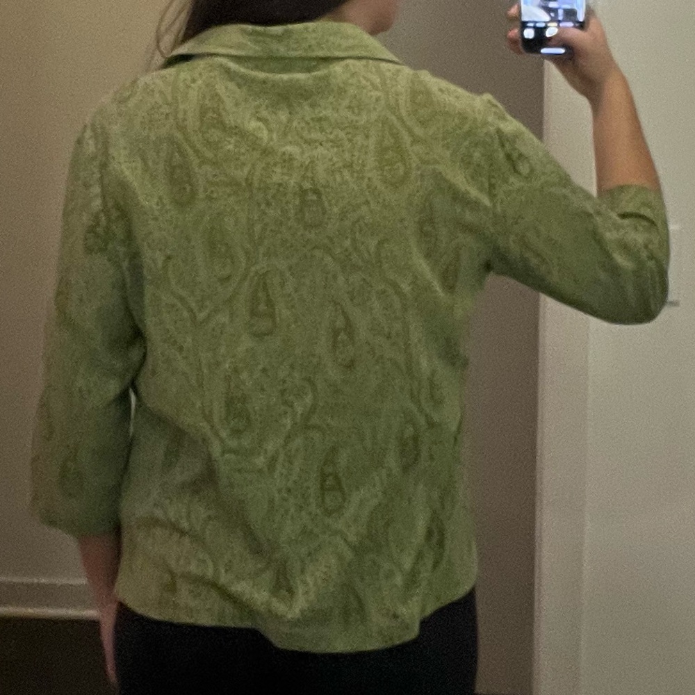Green button down - Picture 2 of 4